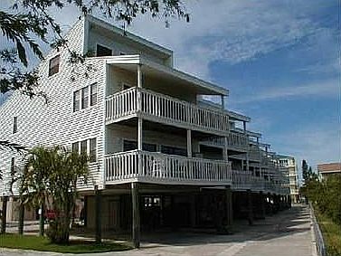 Unit on top Floor with view