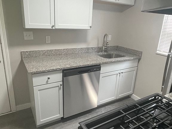 2nd image of 2657 Woodstock Ave