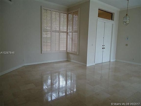 4th image of 1052 Creekford Dr
