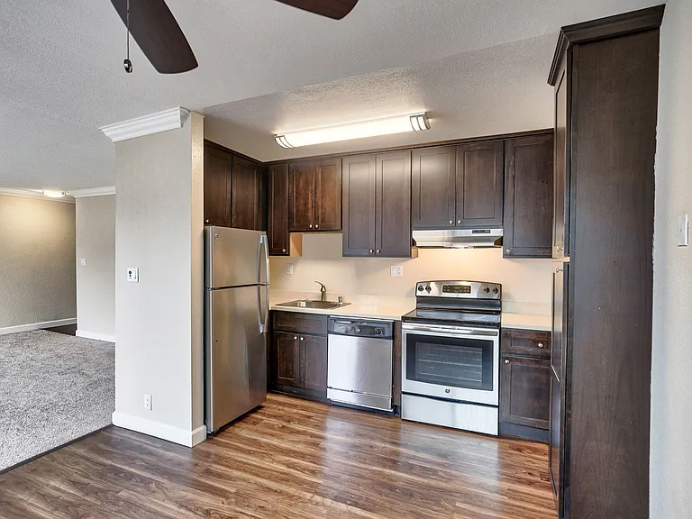 Cypress Pointe — Photo 30