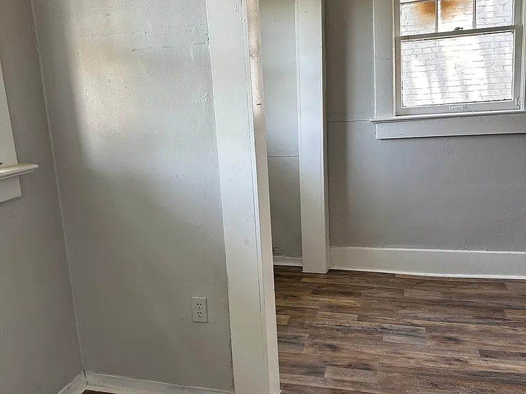 1253 Thomas St — Photo 17