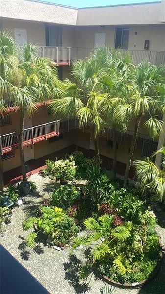 1st image of 2830 Somerset Dr #411