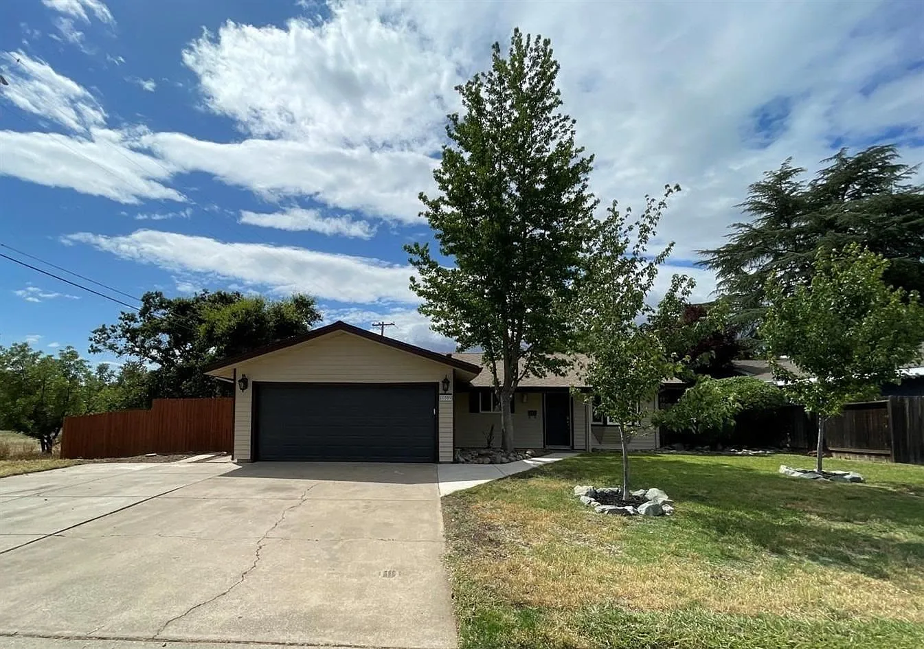 10389 Ambassador Dr photo 1