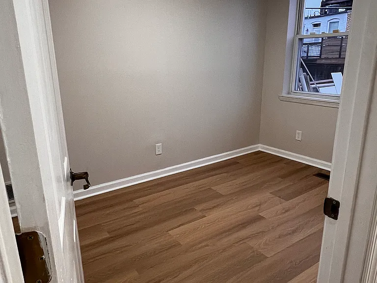131 N Rose St — Photo 2