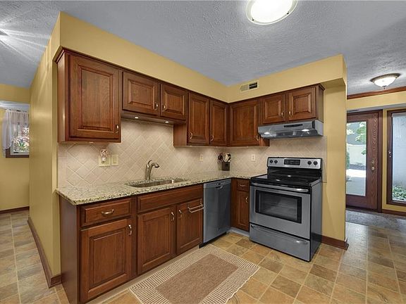 3rd image of 1360 Bobby Ln #21