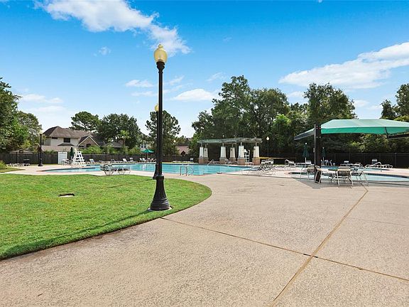 So close to all Neighborhood Amenities & Elementary School.