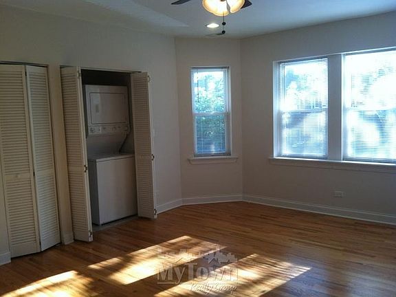 2nd image of 5853 N Artesian Ave #2S