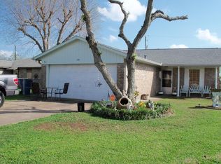240 Austin St, Angleton, TX 77515