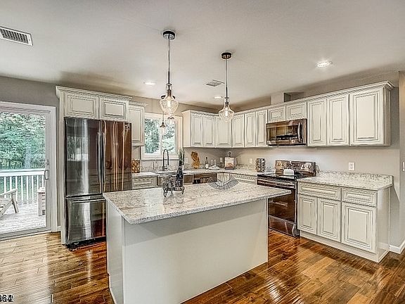 5th image of 5 Birchwood Dr