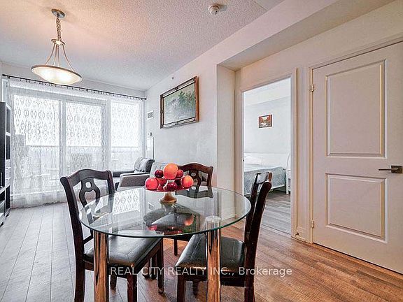5th image of 7167 Yonge St #407