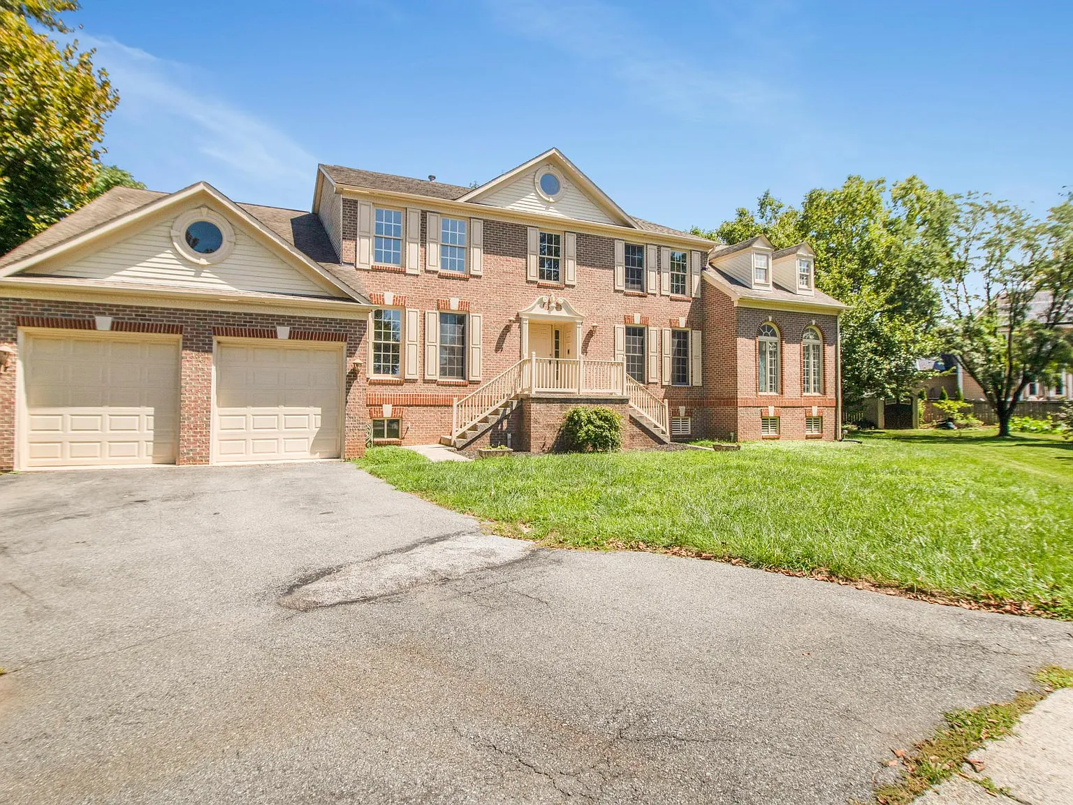6 bed, 5137 sqft, $3,900 — Photo 3