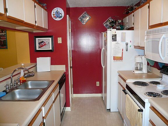 2nd image of 1238 Warwick Dr