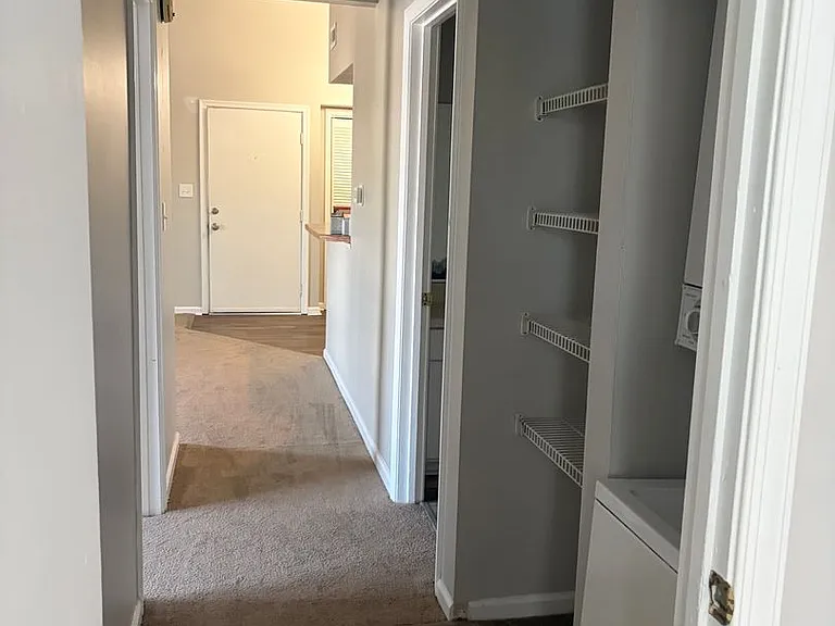 140 Haverford Ct — Photo 2