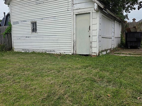 4th image of 1072 27th St