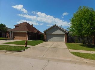 1205 SW 22nd St, Moore, OK 73170