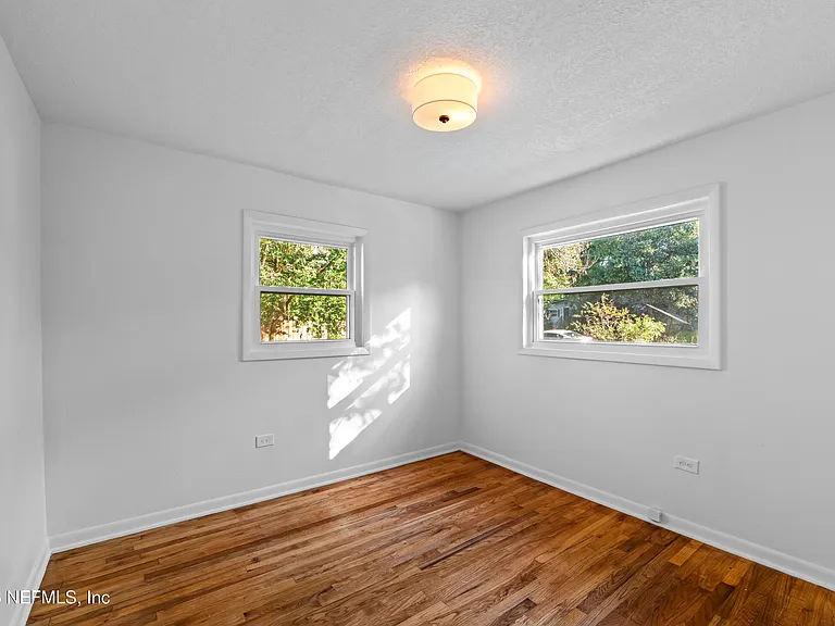 2389 Hilly Rd — Photo 13