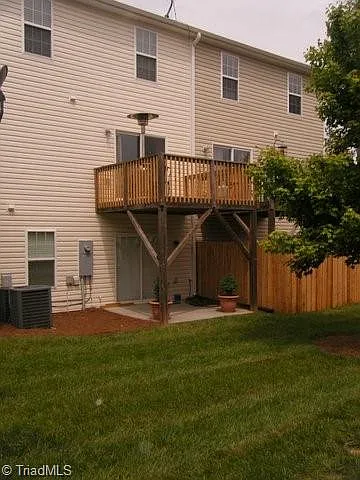 2 bed, 3.5 bath, $2,100 — Photo 2