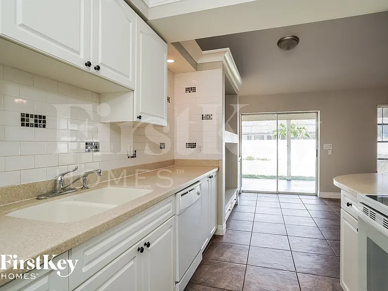 807 SW 3rd Ave — Photo 6