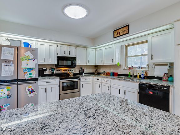 5th image of 988 Aston Ln