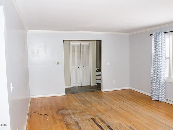 2nd image of 526 Circlewood Dr S