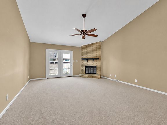 3rd image of 318 Kingswood Ct