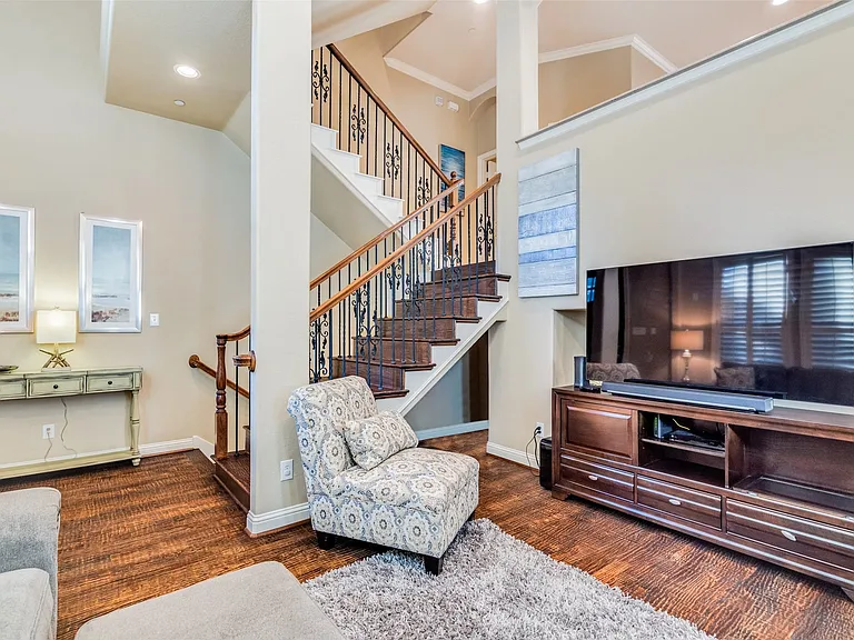 5709 Lunsford Rd — Photo 9