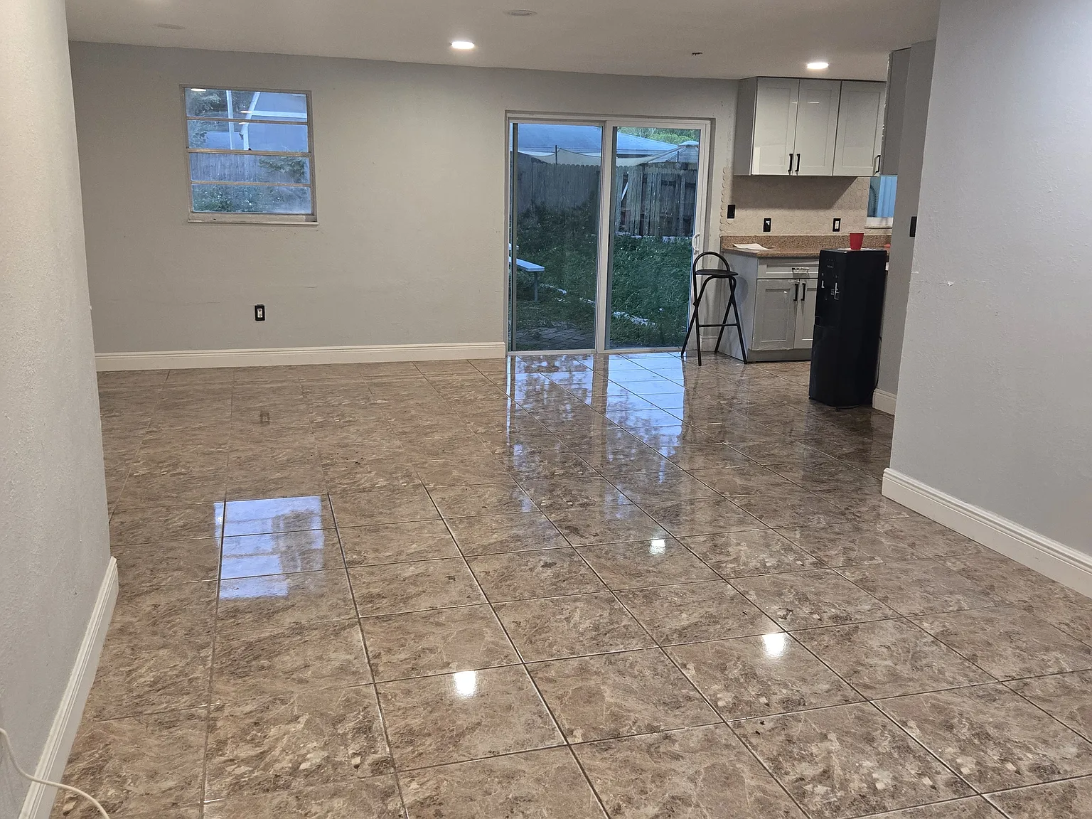 3 bed, 1092 sqft, $1,800 — Photo 1