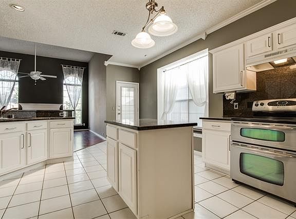 3rd image of 10420 Morton Ct