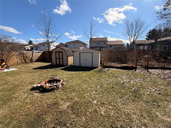 5th image of 301 Downsview Dr