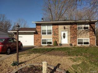5306 Cottonwood Dr, Godfrey, IL 62035