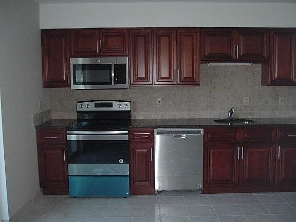 3rd image of 59 Pennypacker Dr
