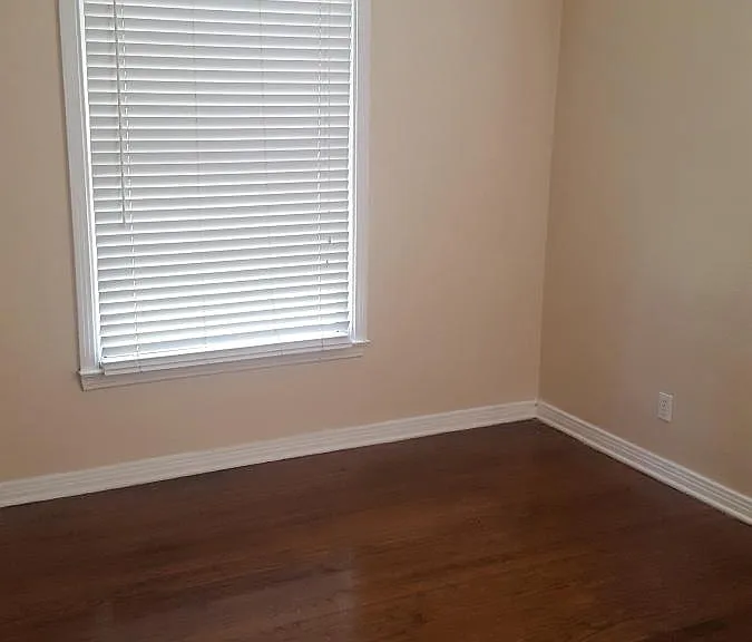 10523 Wood Dale Dr — Photo 2