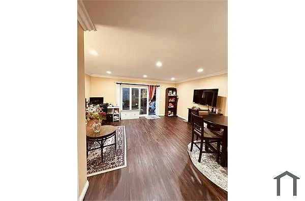 Building Photo - 13869 La Jolla Plz