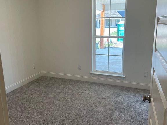 5th image of 213 Harvest Ln