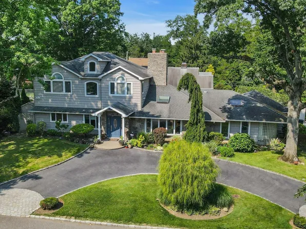 18 Regent Place, Roslyn, NY 11576