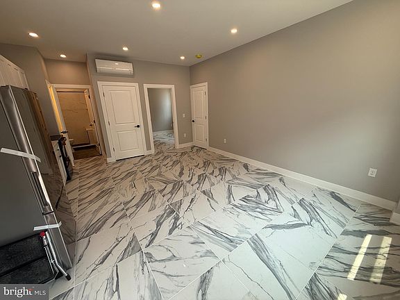 3rd image of 2623 Poplar St #1