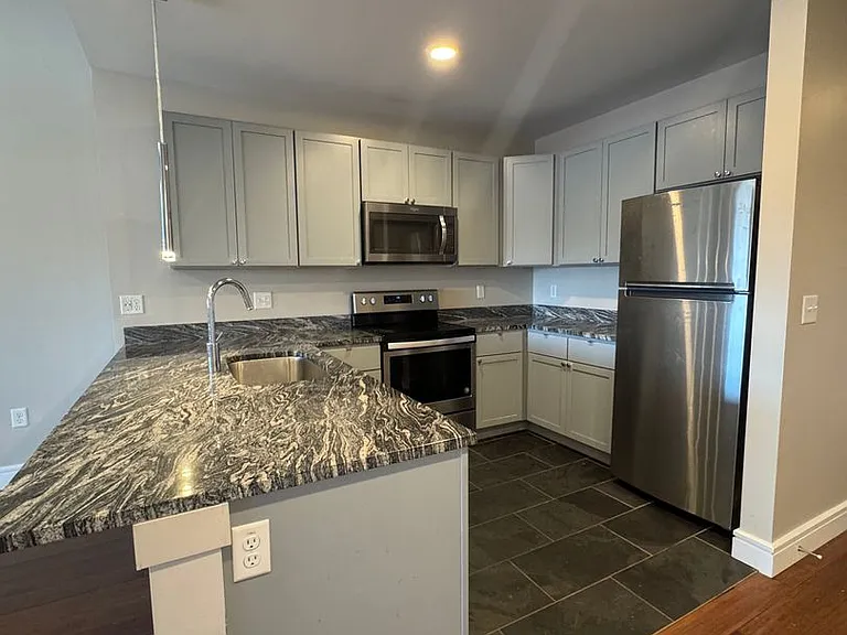 4400 Manchester Ave — Photo 37