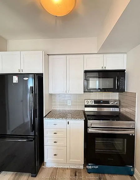 125 Village Green Sq #3908 — Photo 8