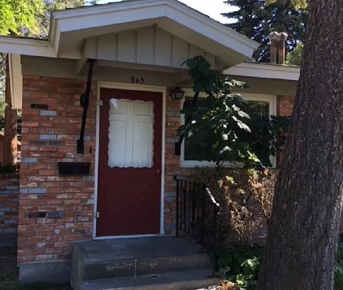 865 Evans Ave — Photo 2