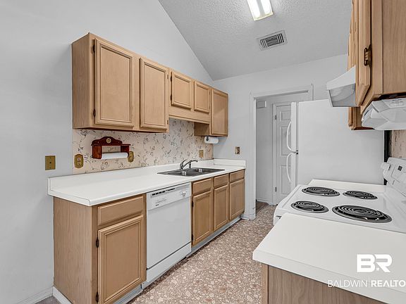 5th image of 526 W Carolyn Ave