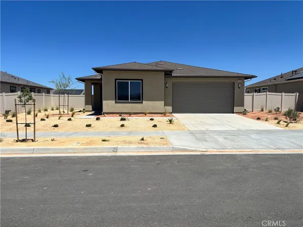 3235 E Avenue J #4, Lancaster, CA 93535