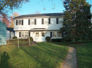 906 Crescent Dr #B, Champaign, IL 61821