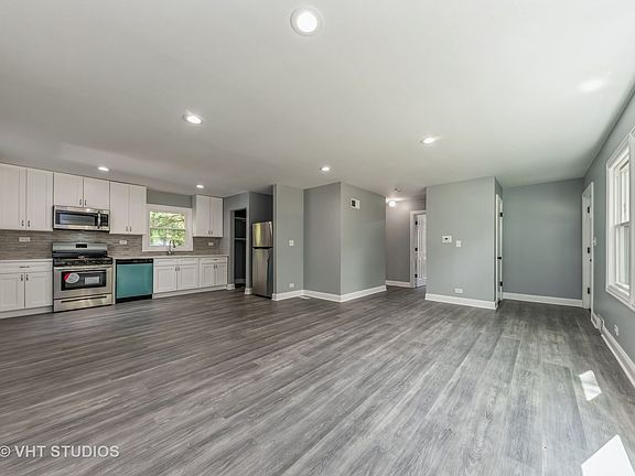 3rd image of 460 E Prairie Ave
