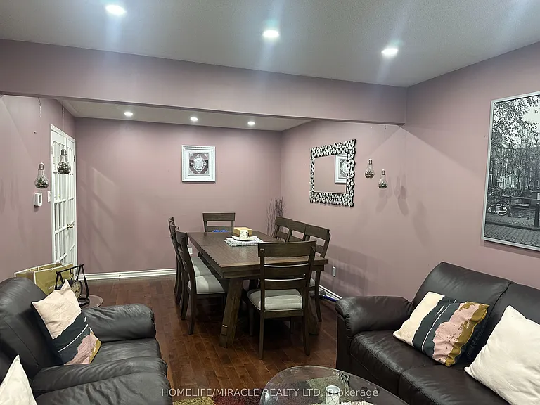 7200 Harding Cres — Photo 13