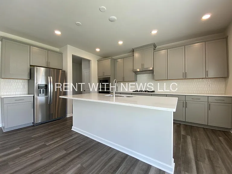 797 Riguard Way — Photo 10