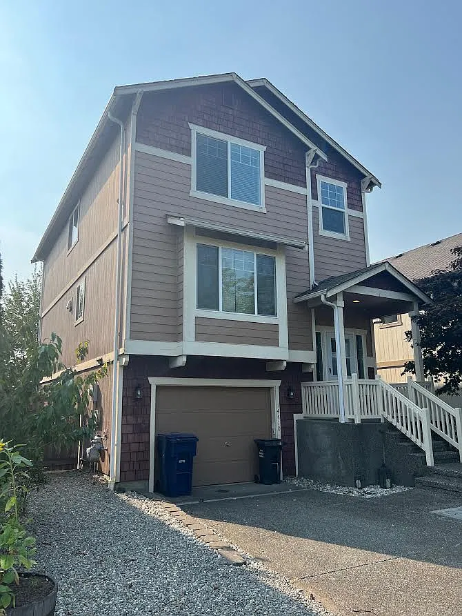 3 bed, 3.5 bath, 2359 sqft, $3,195 — Photo 1