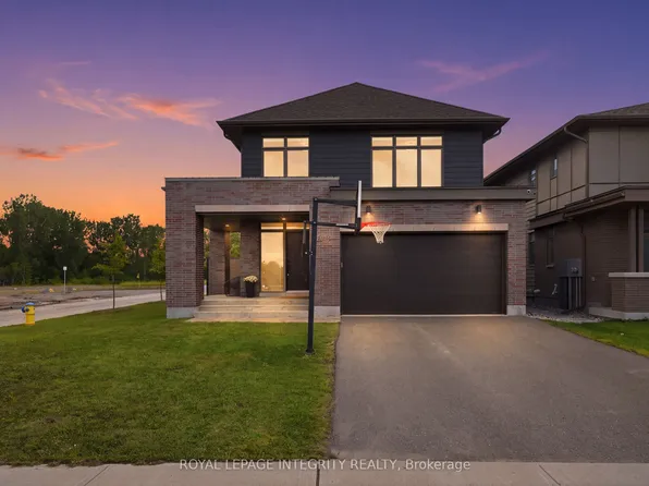 300 Wigwas St, Ottawa, ON K1K 5A1
