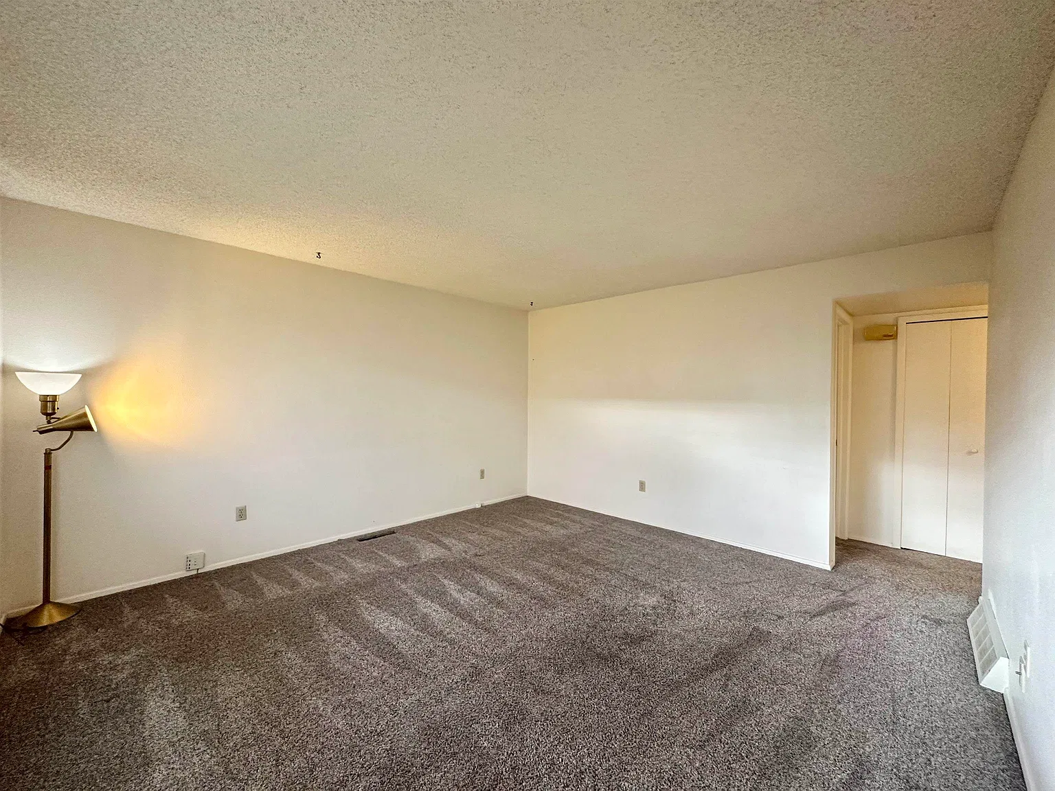2 bed, 1.0 bath, 784 sqft, $900 — Photo 4