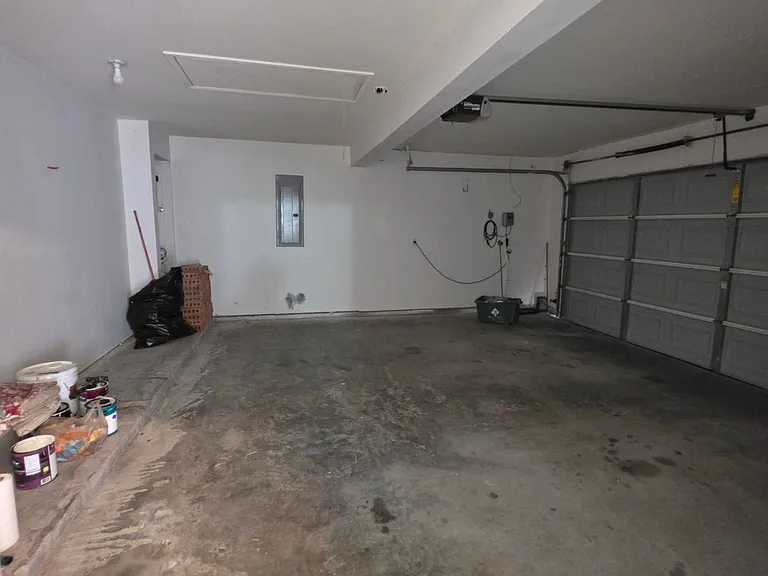 1268 Topeka Dr — Photo 32