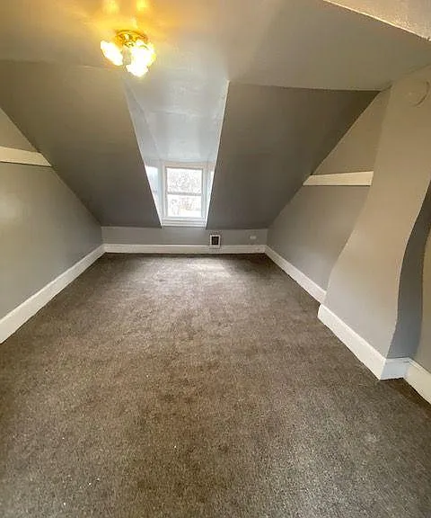 Cherry St — Photo 3